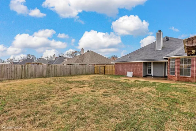 $1,950 | 5813 Gold Crest Drive, Bossier City, LA 71112