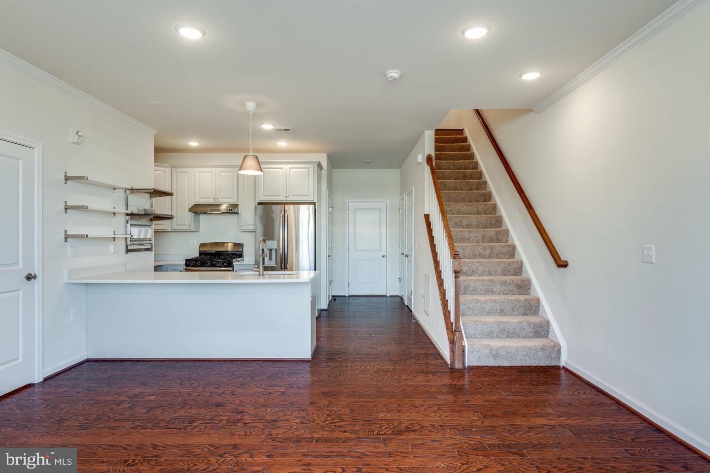1004 Ribbon Limestone Terrace Southeast Leesburg, VA 20175 - Photo 3 of 17