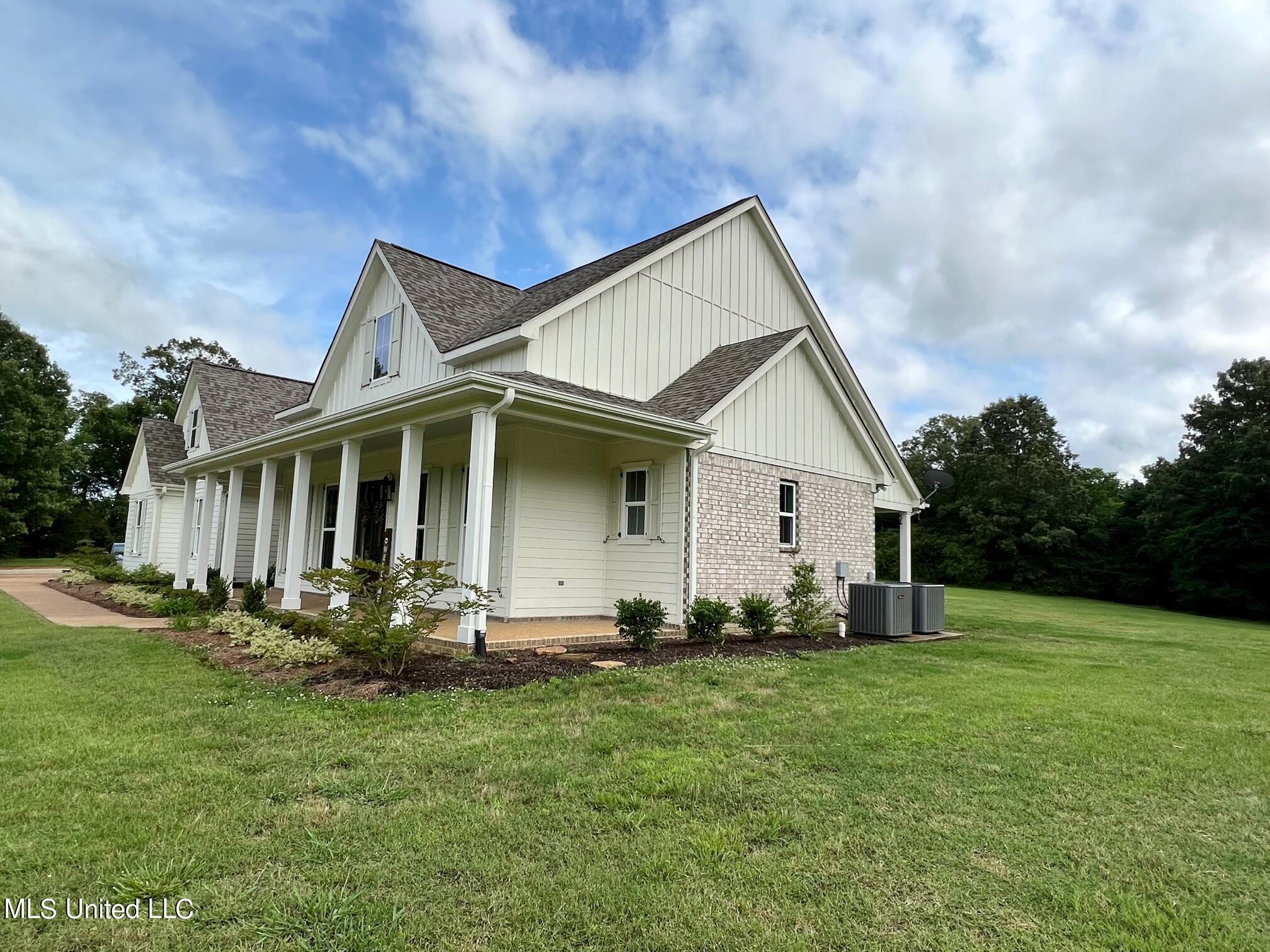 3725 County Line Road Coldwater, MS 38618 - Photo 5 of 39 IMG_8870