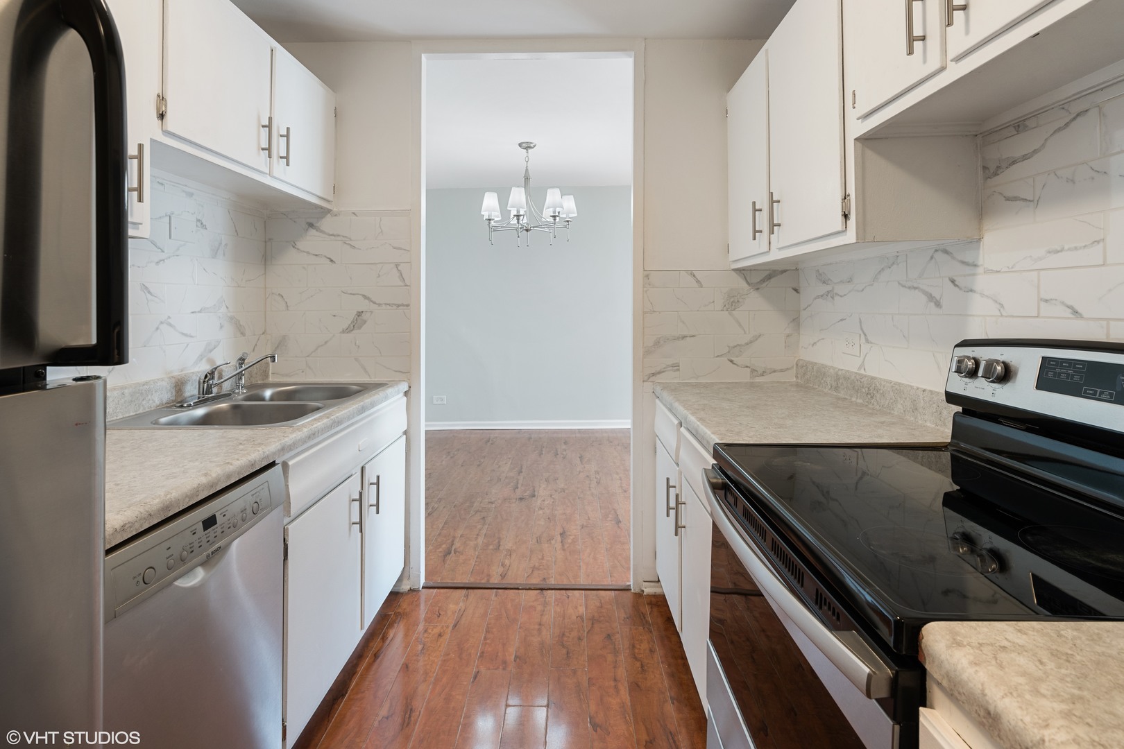 5740 North Sheridan Road, Unit 14C Chicago, IL 60660 - Photo 9 of 11 a kitchen with a sink and cabinets