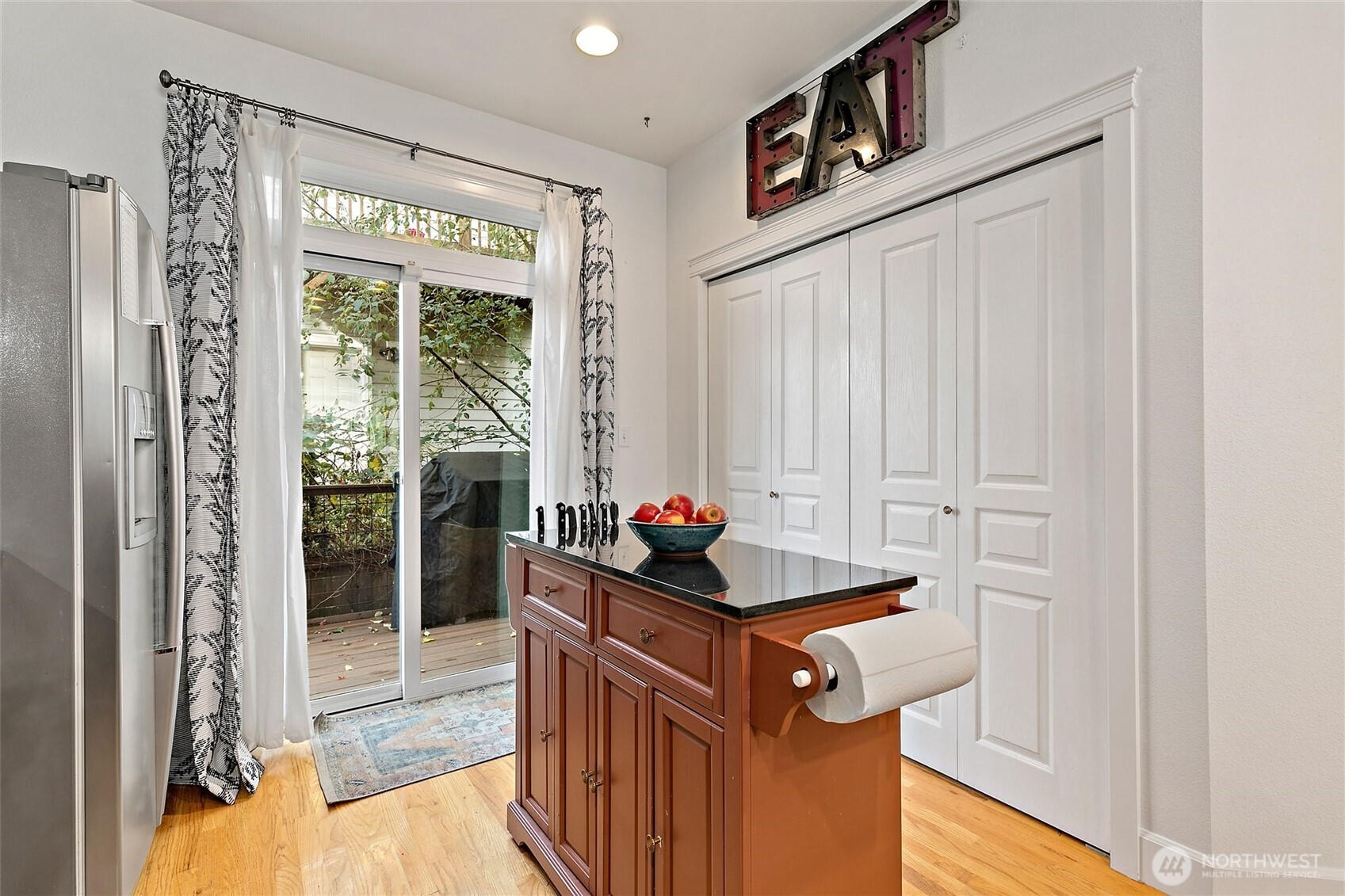 137 Maple Street Tacoma, WA 98466 - Photo 16 of 39 a utility room with washer and dryer