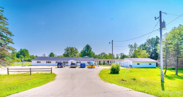 $250,000 | 9284 Highway 35, Gladstone, MI 49837