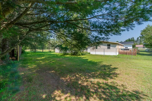 $250,000 | 9284 Highway 35, Gladstone, MI 49837