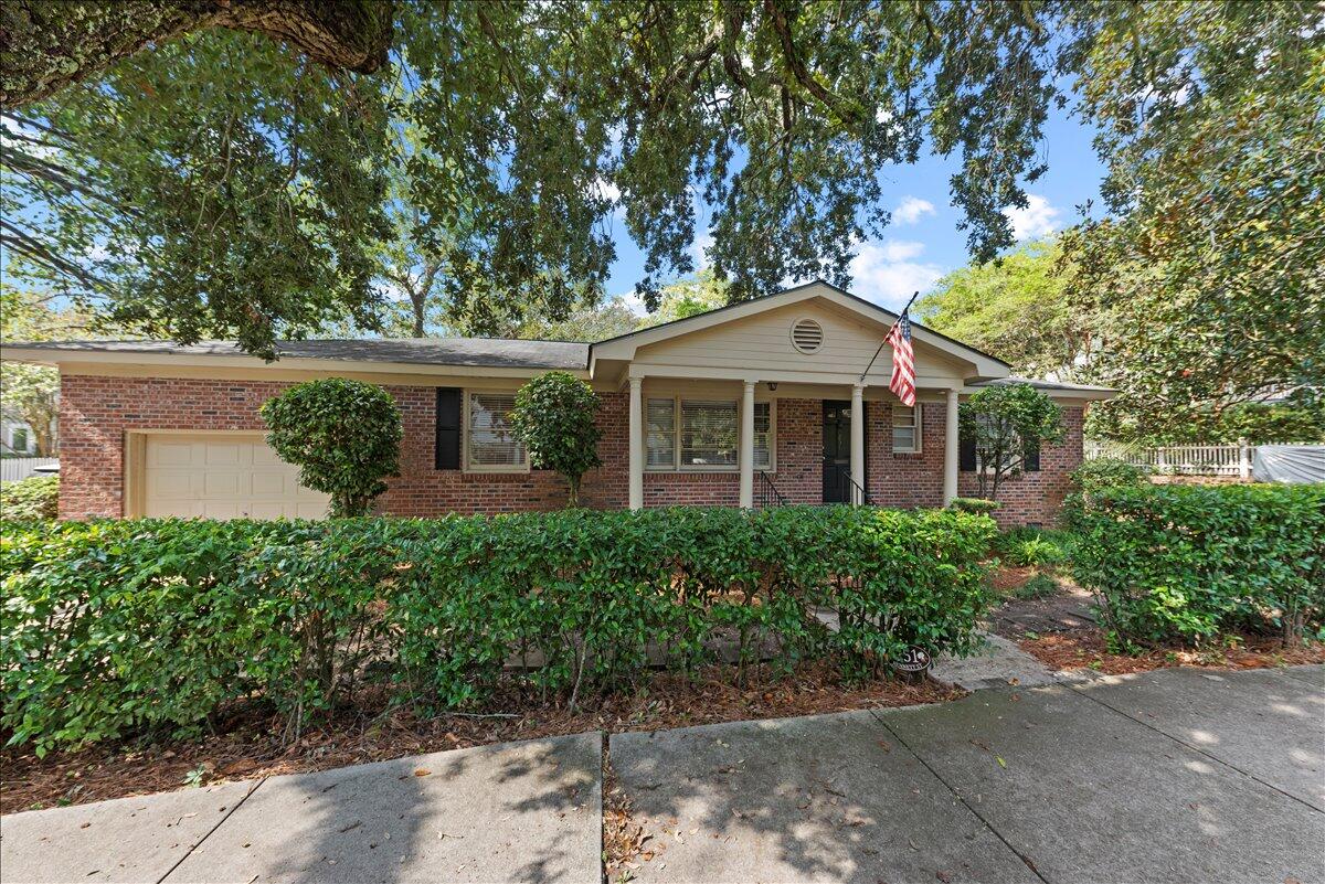 251 Bennett Street Mount Pleasant, SC 29464 - Photo 2 of 21 27-LLP8795