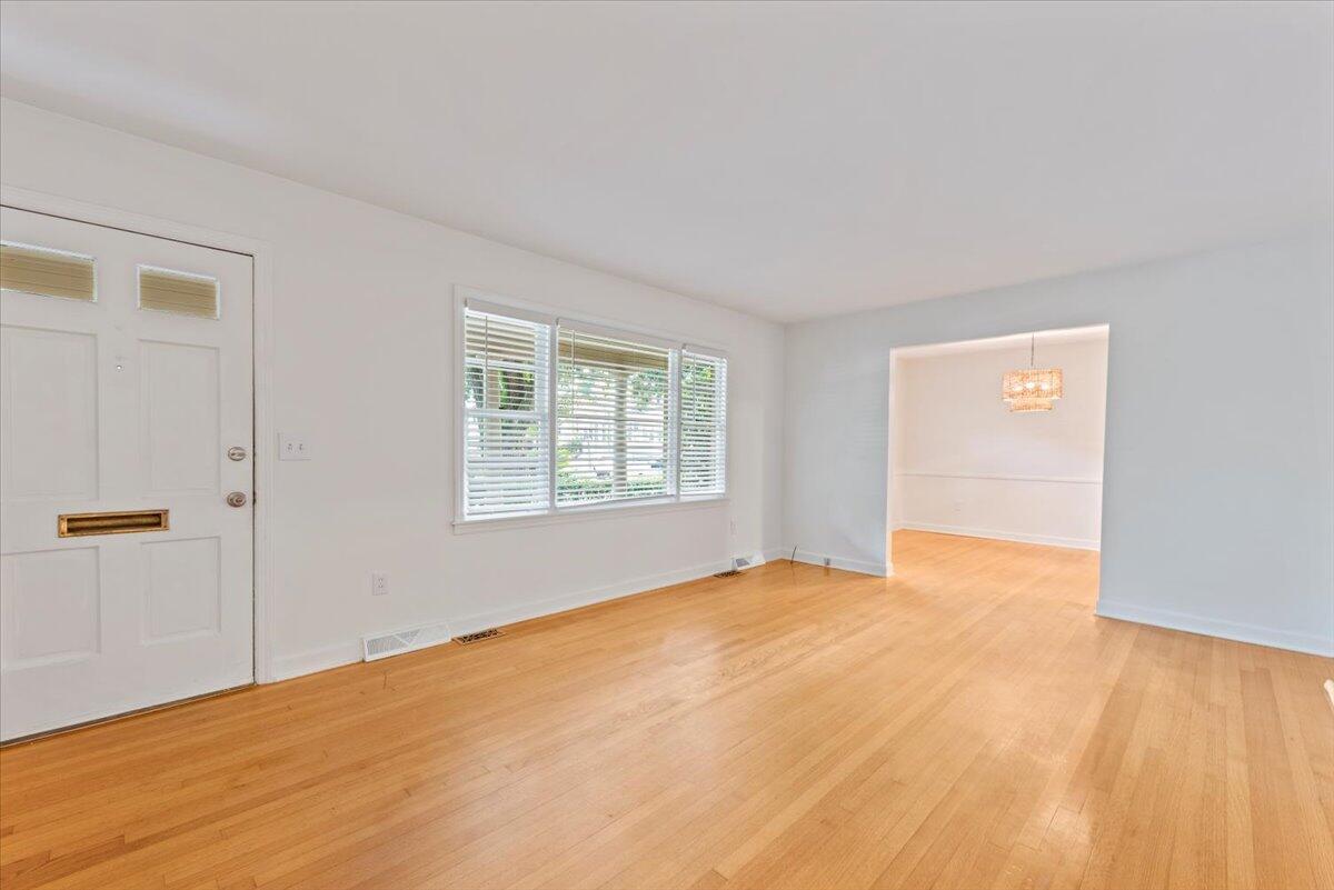 251 Bennett Street Mount Pleasant, SC 29464 - Photo 5 of 21 03-LLP8636