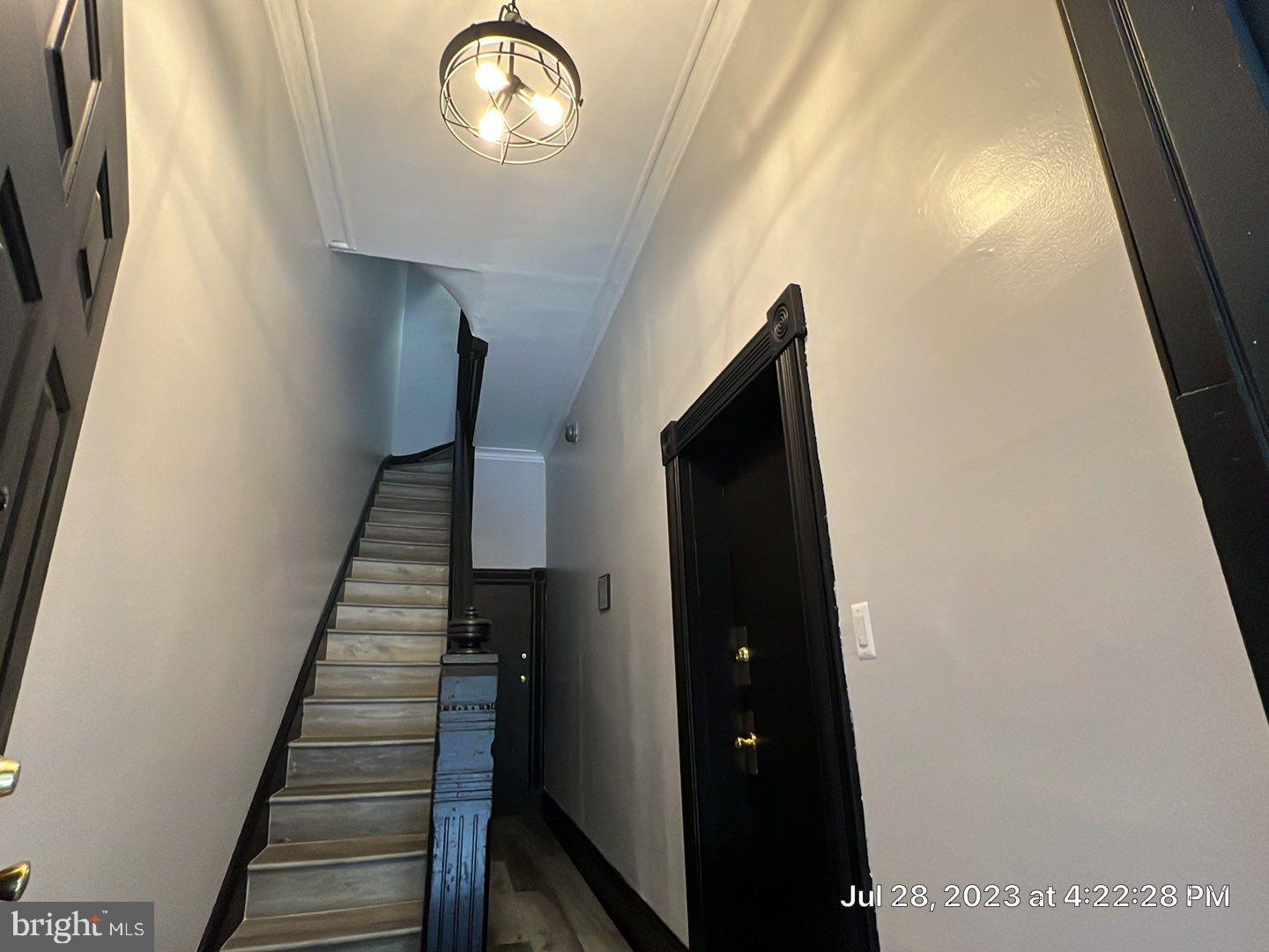 1909 McCulloh Street Baltimore, MD 21217 - Photo 5 of 22 a view of entryway