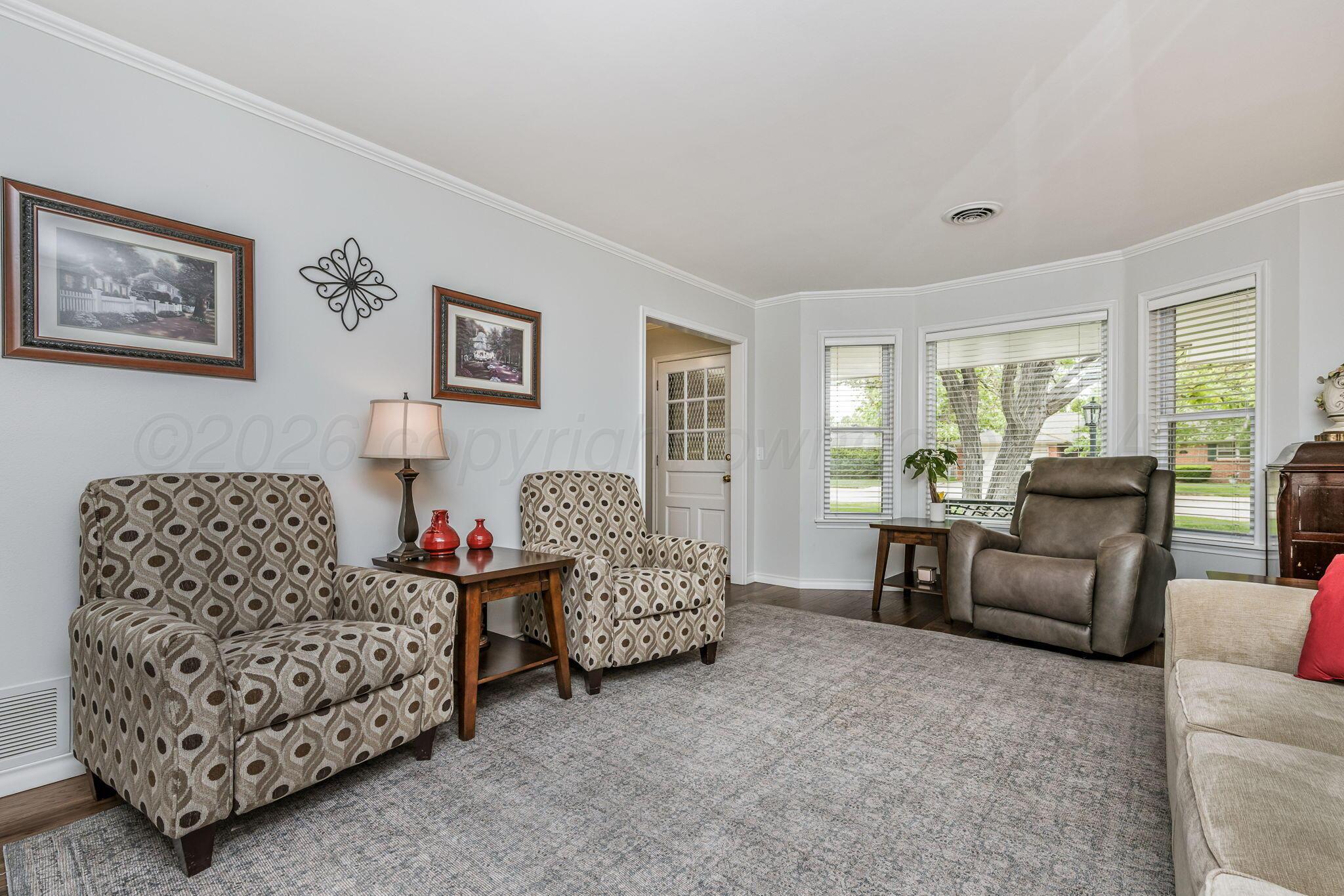 6010 Dreyfuss Road Amarillo, TX 79106 - Photo 6 of 21 Front Living Room/Den