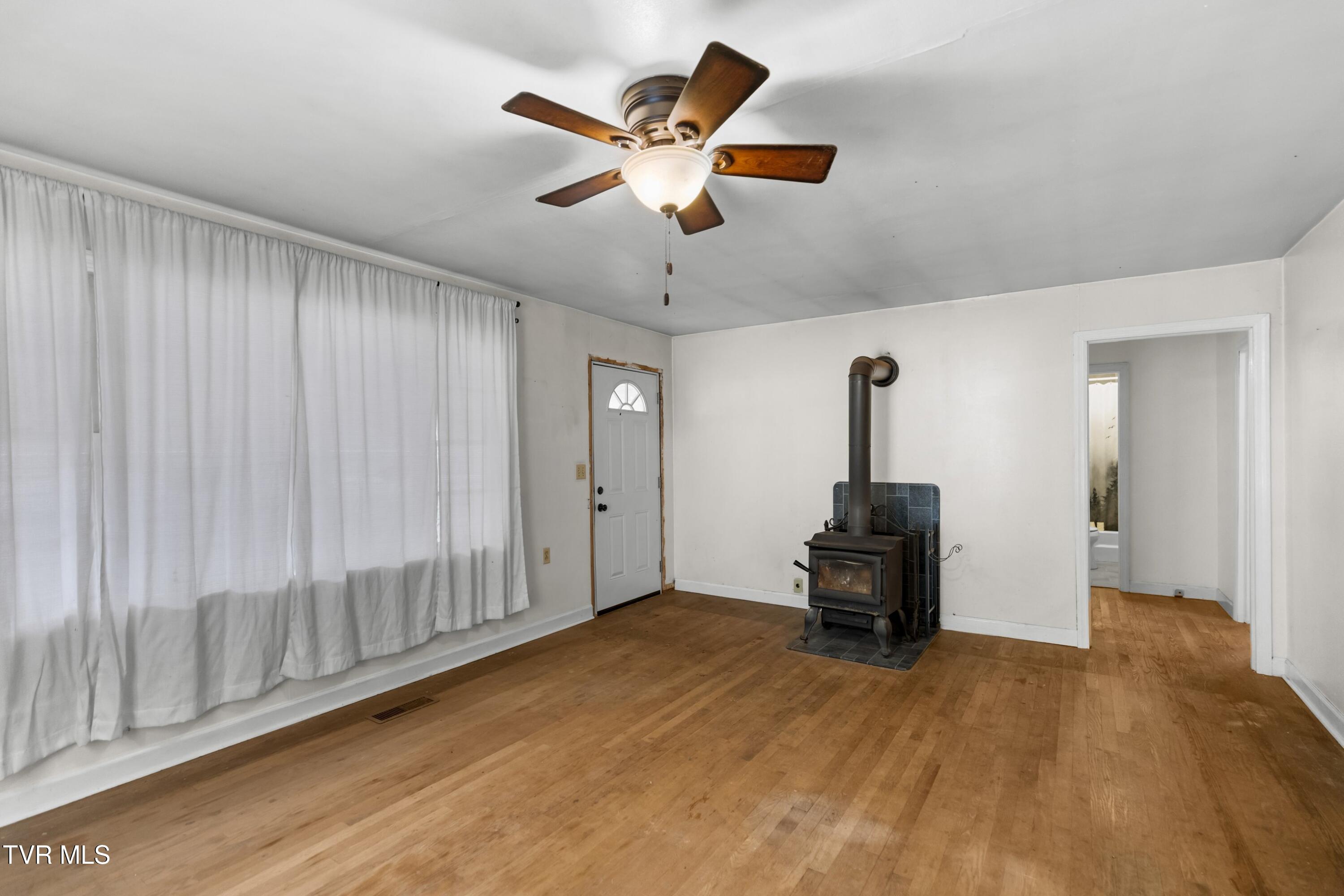 7593 Cracker Neck Road Washburn, TN 37888 - Photo 7 of 32 008-7593CrackerNeckRoad-Washburn-TN-3788