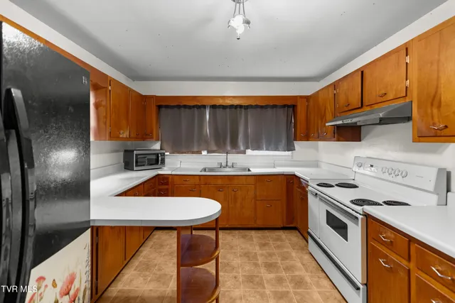 $249,900 | 7593 Cracker Neck Road, Washburn, TN 37888