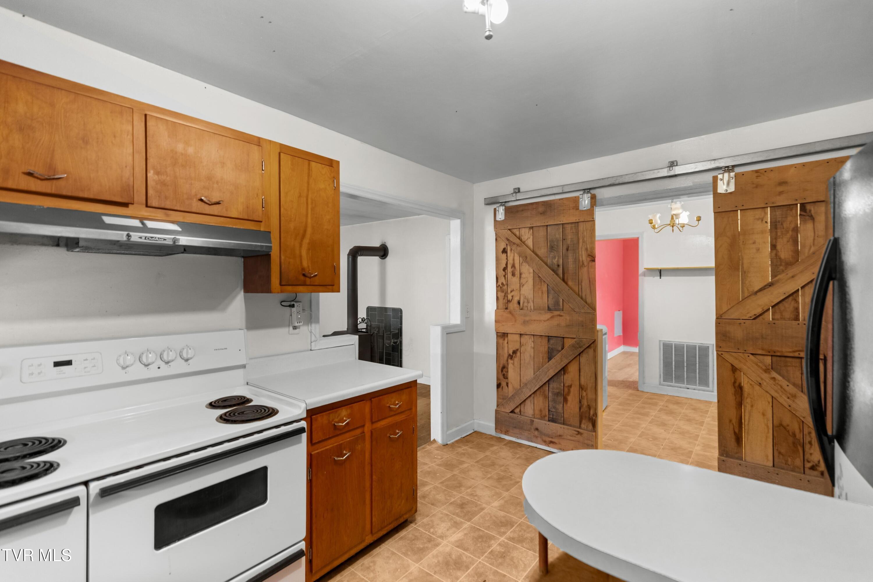 7593 Cracker Neck Road Washburn, TN 37888 - Photo 10 of 32 011-7593CrackerNeckRoad-Washburn-TN-3788