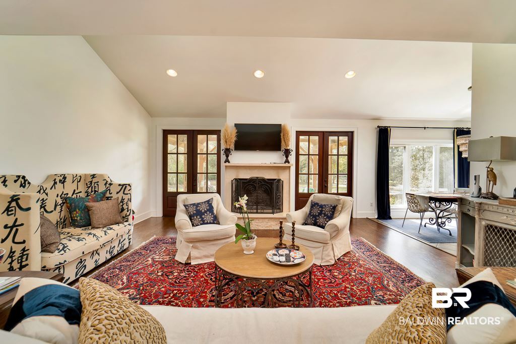 11220 Rosa Court Fairhope, AL 36532 - Photo 14 of 40 Living room