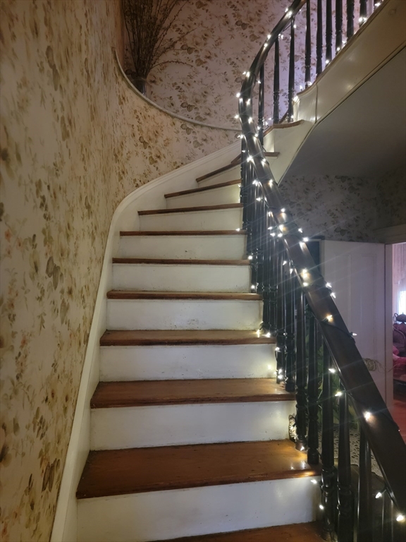 552 Main Street Medford, MA 02155 - Photo 8 of 11 a view of entryway