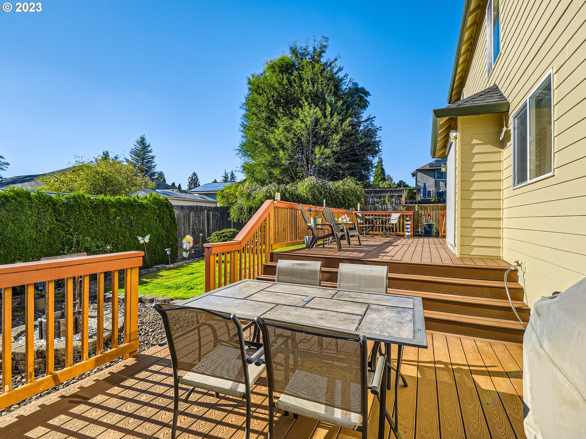 1167 Southeast Eagle Lane Gresham, OR 97080 - Photo 19 of 25 a view of a patio with table and chairs with wooden floor and fence
