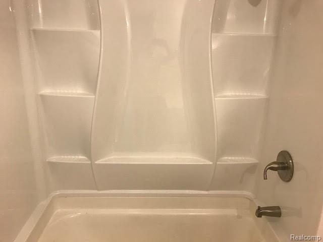 1274 Stonehenge Road Flint, MI 48532 - Photo 15 of 29 5.jpg