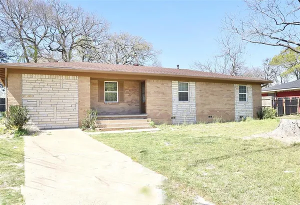 $1,500 | 1004 West Cayuga Drive, Athens, TX 75751