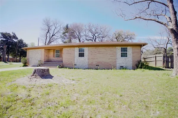 $1,500 | 1004 West Cayuga Drive, Athens, TX 75751