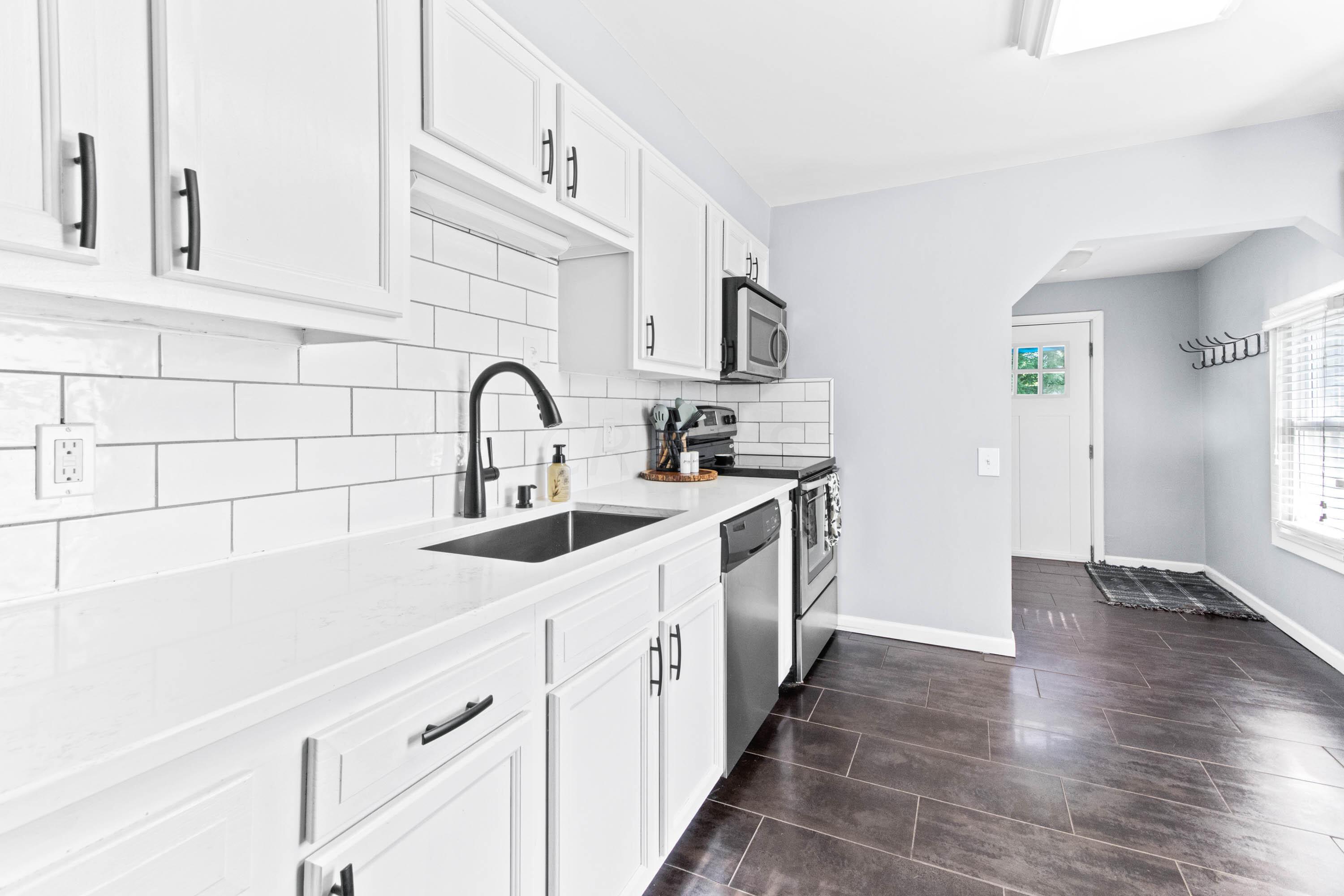 2700 Zollinger Road Columbus, OH 43221 - Photo 20 of 32 20-Kitchen