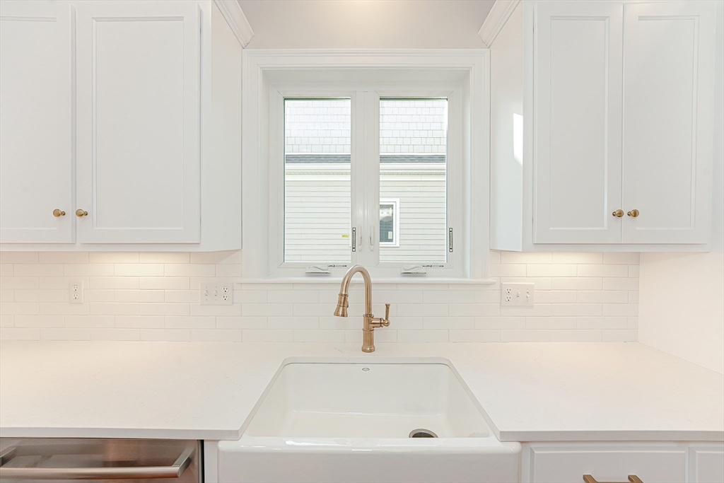 10 Damon Road, Unit 20 Medfield, MA 02052 - Photo 4 of 17 Gallery Image 4