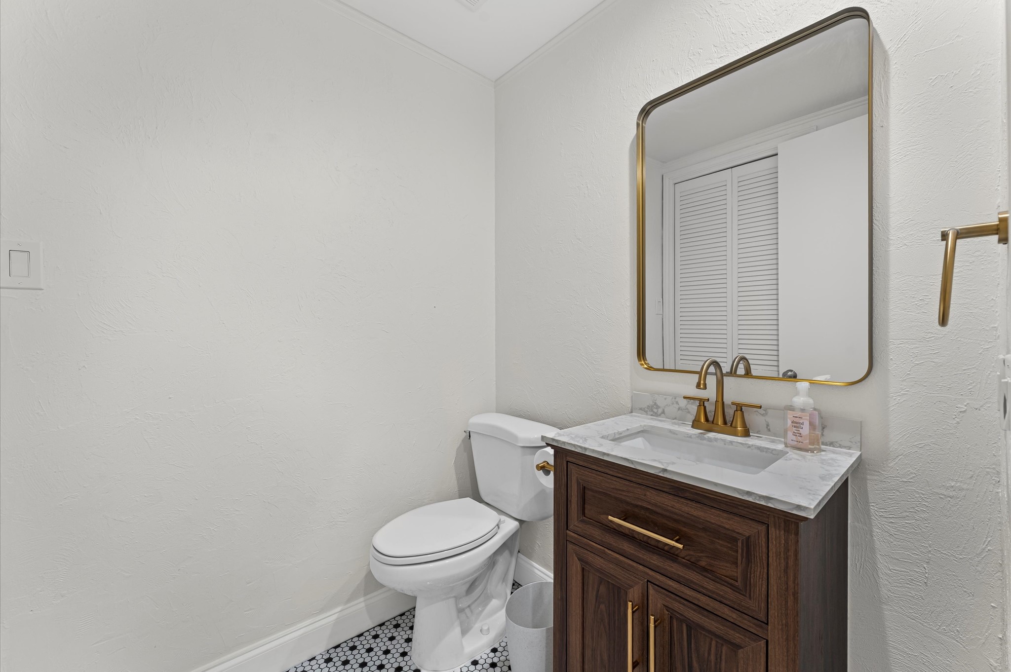 2829 Timmons Lane, Unit 195 Houston, TX 77027 - Photo 12 of 16