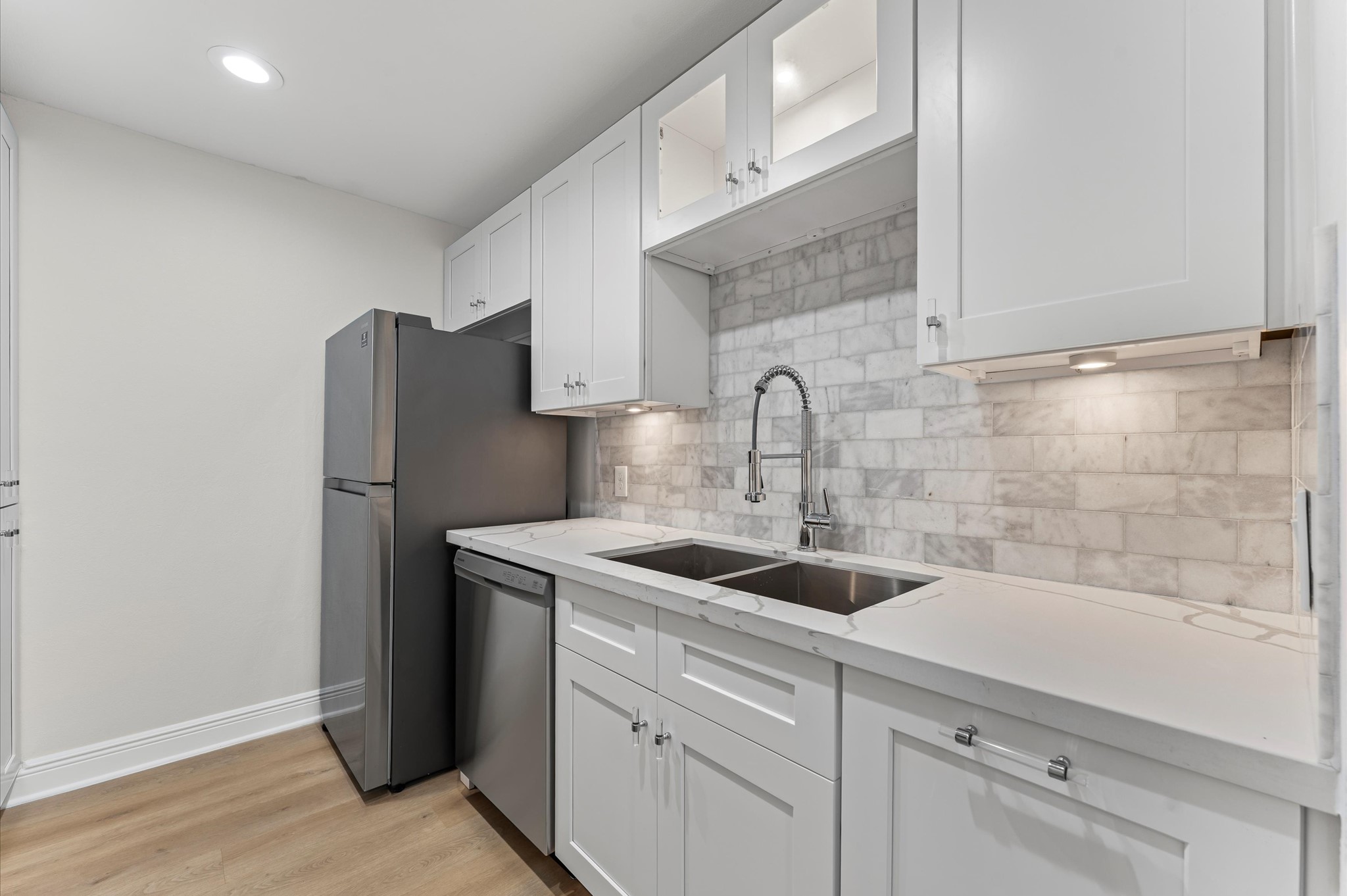 2829 Timmons Lane, Unit 195 Houston, TX 77027 - Photo 2 of 16