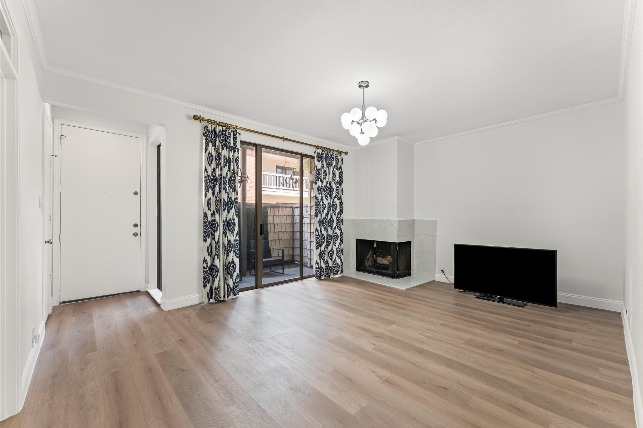 2829 Timmons Lane, Unit 195 Houston, TX 77027 - Photo 6 of 16