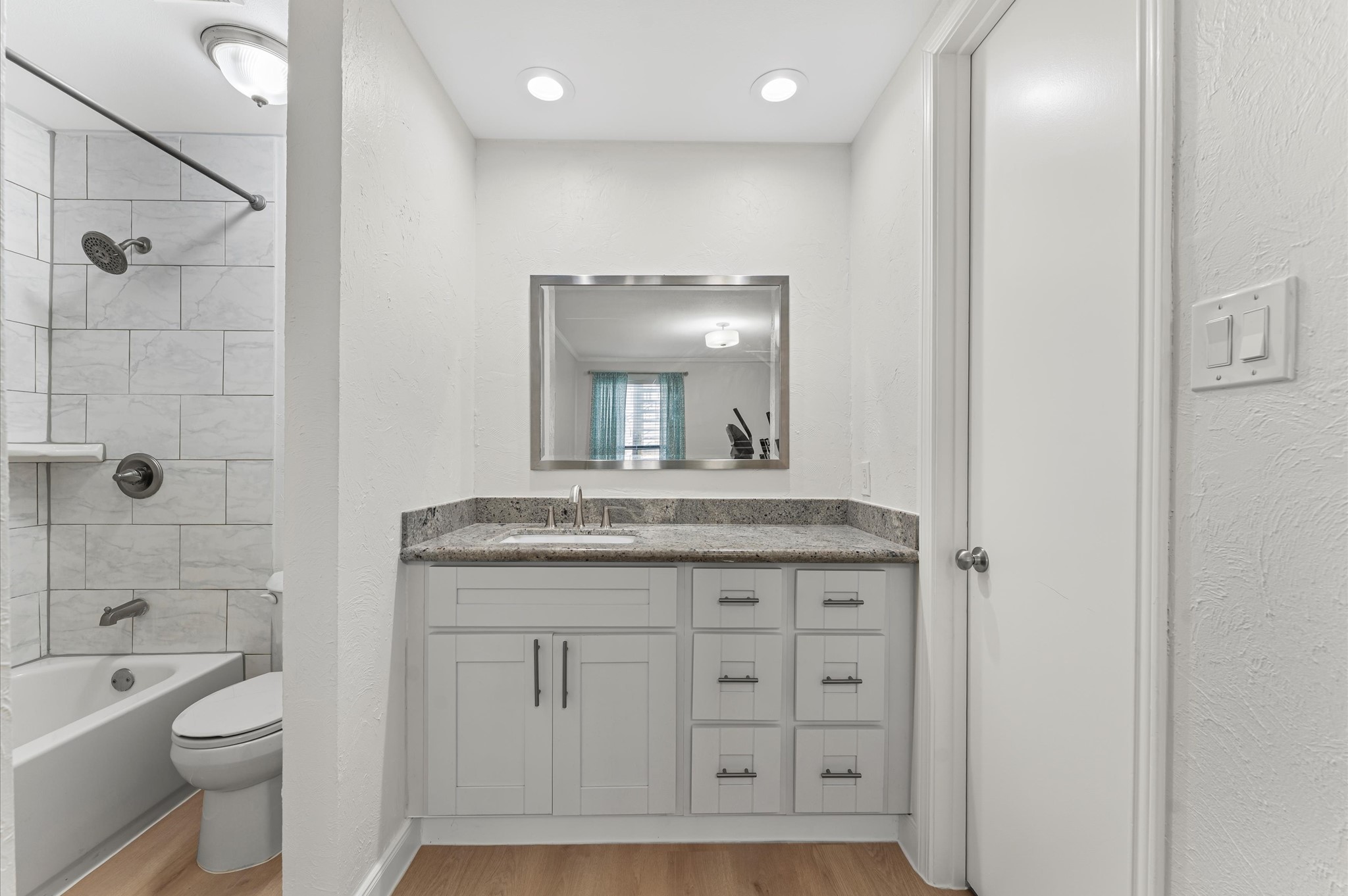 2829 Timmons Lane, Unit 195 Houston, TX 77027 - Photo 8 of 16