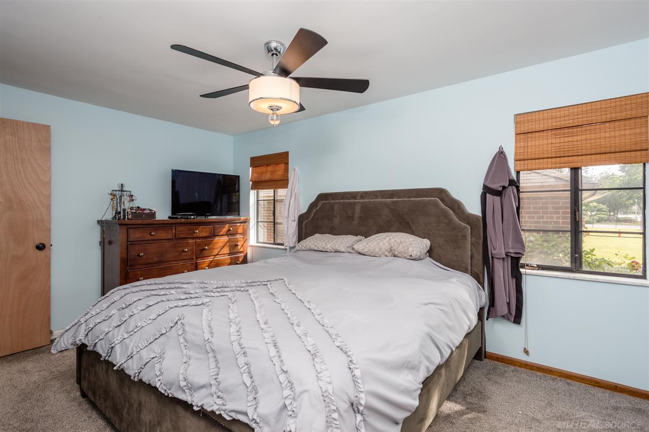 1204 Bedford Road Grosse Pointe, MI 48230 - Photo 16 of 29 50023337-15.JPG