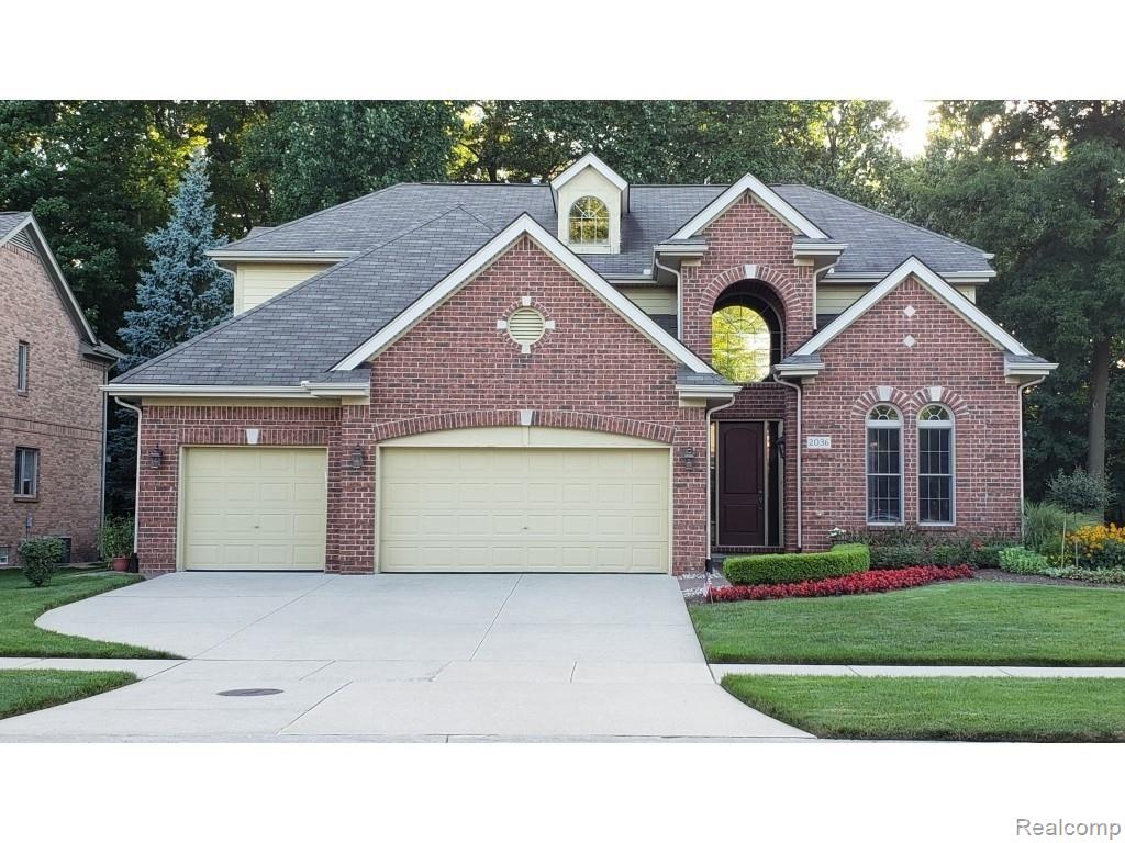 2036 Roundtree Rochester, MI 48307 - Photo 1 of 32 01-House Front.jpg