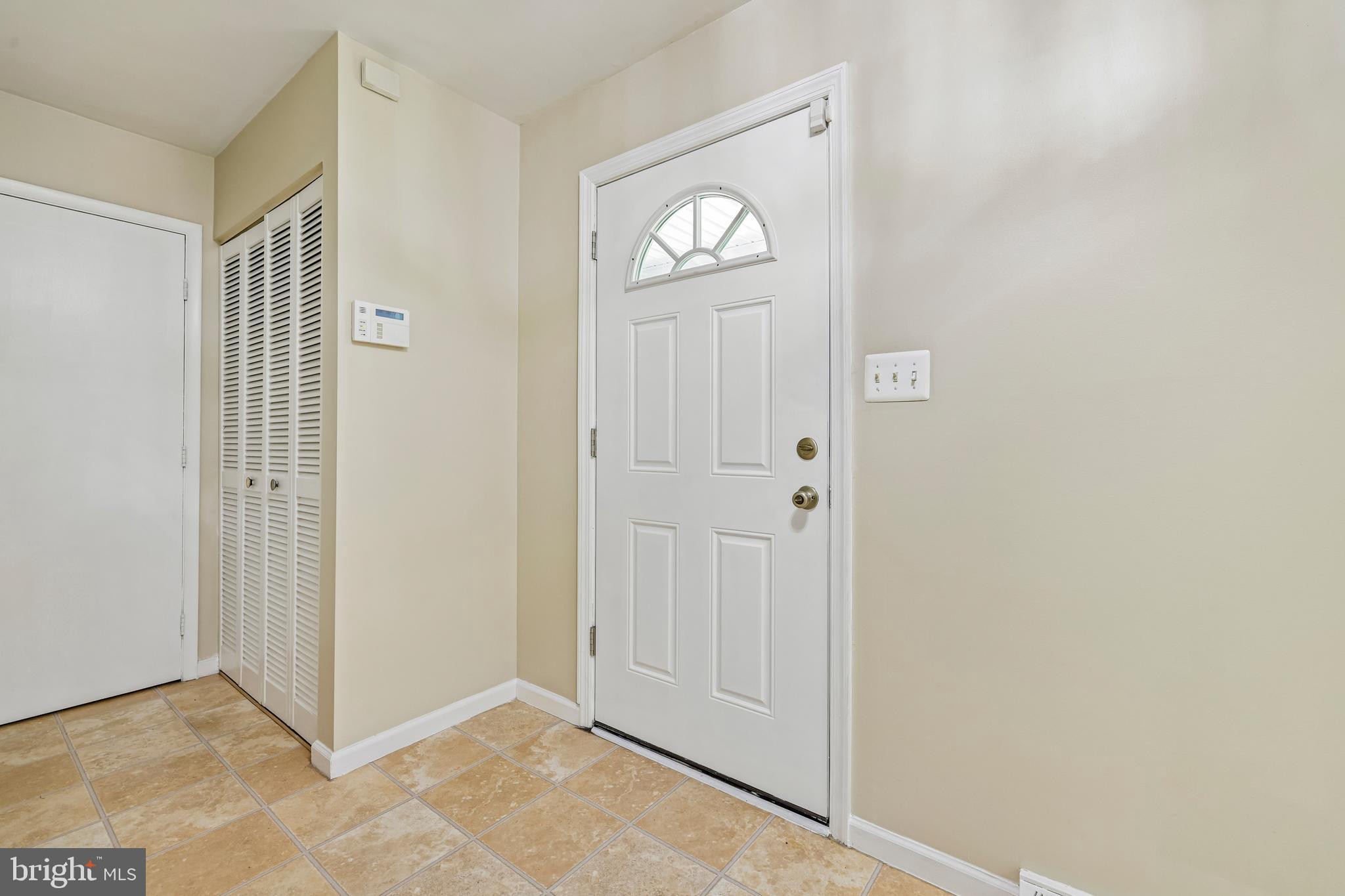 5233 Eliots Oak Road Columbia, MD 21044 - Photo 7 of 51 Foyer