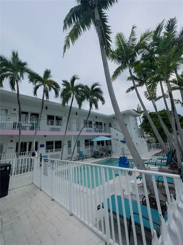 $1,800 | 240 76th Street, Unit 205, Miami Beach, FL 33141