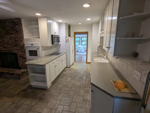 $2,850 | 29 Ridgecrest Road, Amherst, MA 01002