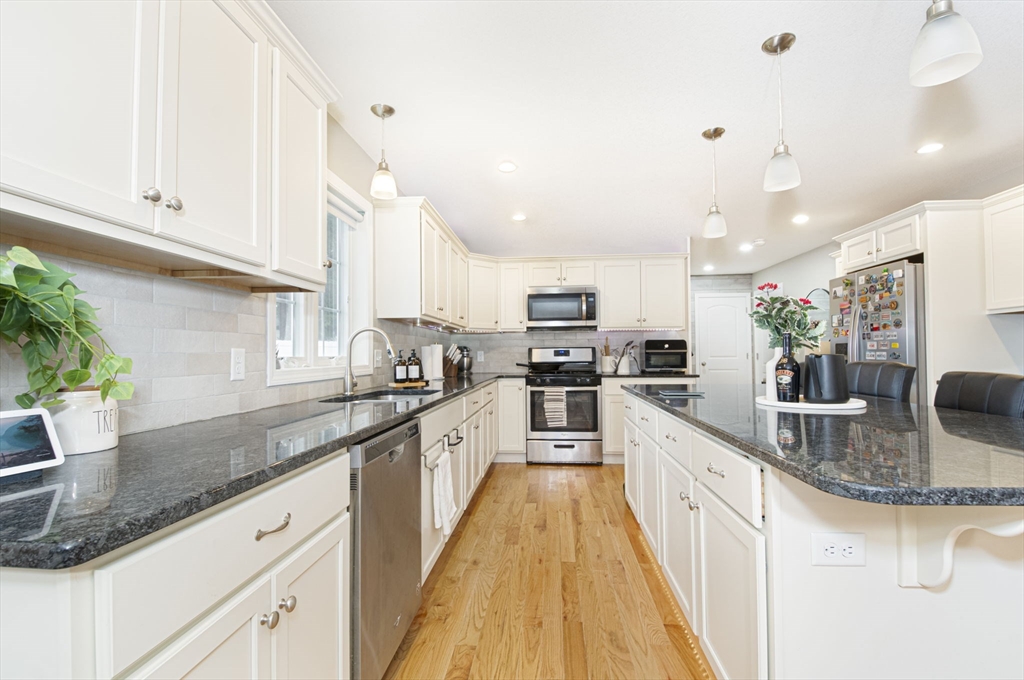 108 Birchland Avenue Springfield, MA 01119 - Photo 16 of 33