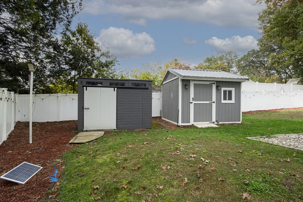 108 Birchland Avenue Springfield, MA 01119 - Photo 5 of 33