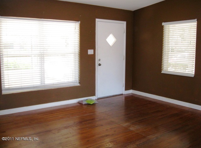3963 Marianna Road Jacksonville, FL 32217 - Photo 4 of 24 LIVING ROOM