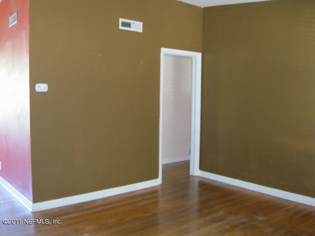 3963 Marianna Road Jacksonville, FL 32217 - Photo 6 of 24 LIVING ROOM