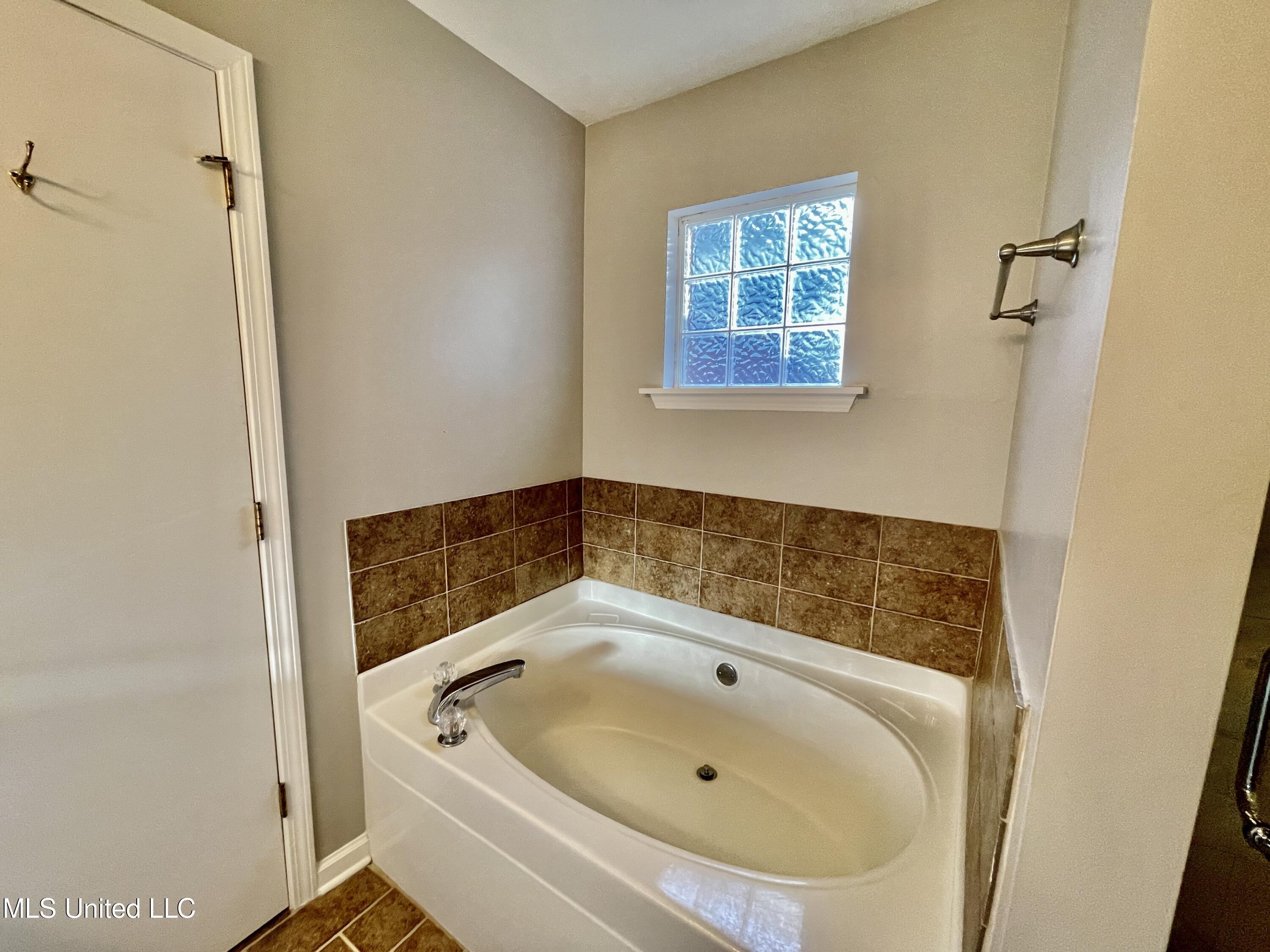 1006 Brashears Point Ridgeland, MS 39157 - Photo 11 of 20 IMG_6226