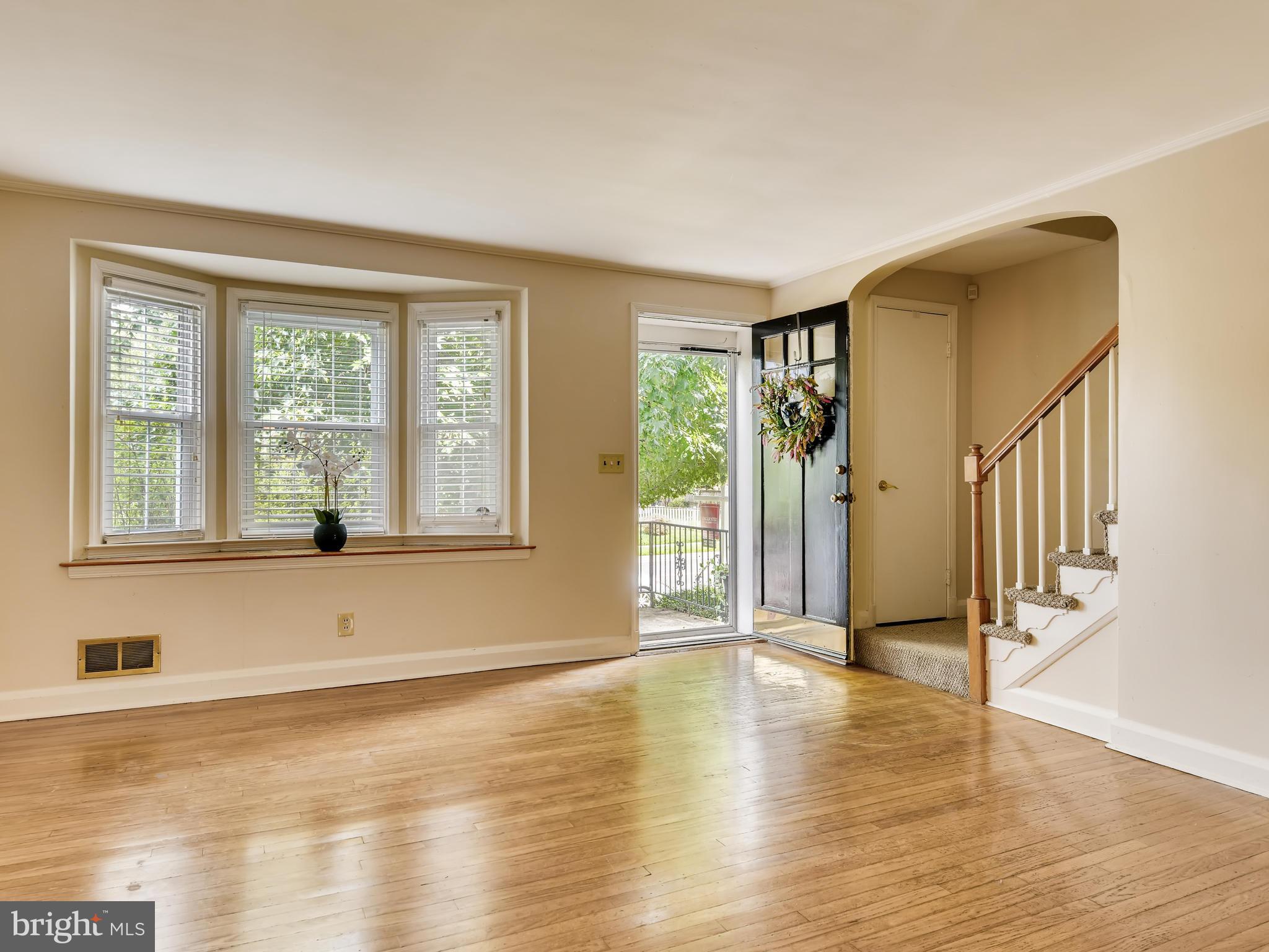 7016 Heathfield Road Baltimore, MD 21212 - Photo 4 of 30 Living room