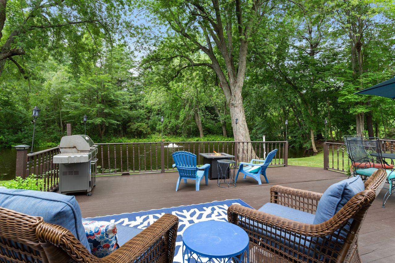 240 Stark Lane Manchester, NH 03102 - Photo 1 of 40 Gallery Image 1