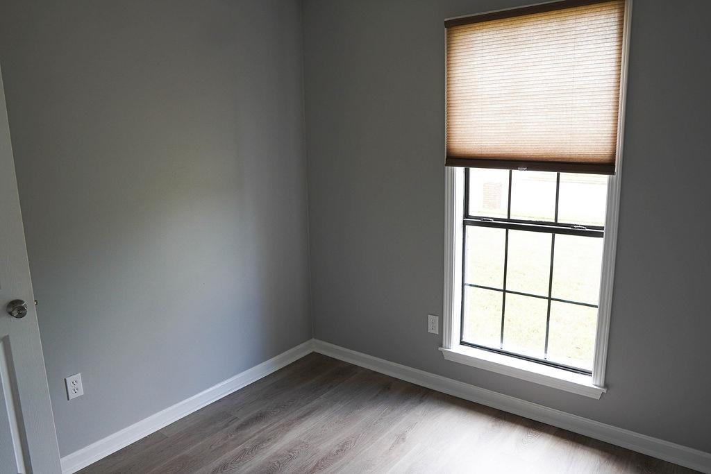 5488 Ross Road Memphis, TN 38141 - Photo 10 of 18 an empty room with a window