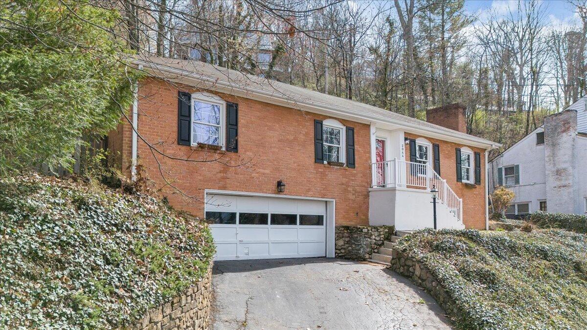 3044 Burnleigh Road Southwest Roanoke, VA 24014 - Photo 3 of 54 54-DJI_20260325150129_0032_D-R5