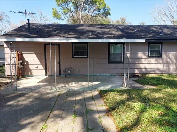 $164,900 | 1008 Meadowlane Street, Angleton, TX 77515