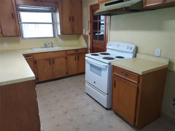 $164,900 | 1008 Meadowlane Street, Angleton, TX 77515