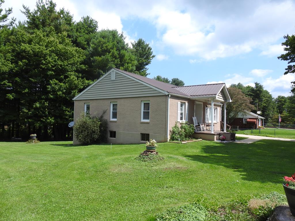2026 Edmonds Road Galax, VA 24333 - Photo 4 of 19 Gallery Image 4