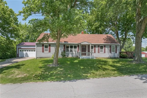 $255,000 | 705 East Price Avenue, Savannah, MO 64485