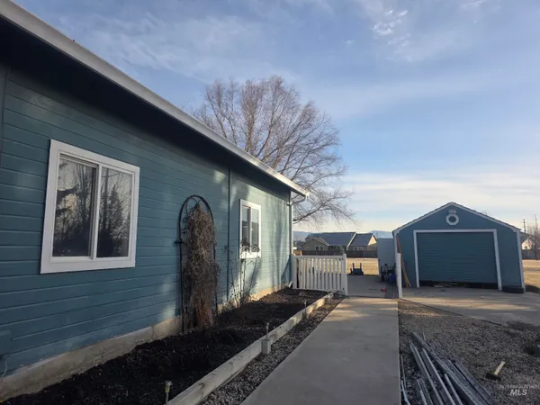 $1,490,000 | 4864 North Larkwood Place, Meridian, ID 83646