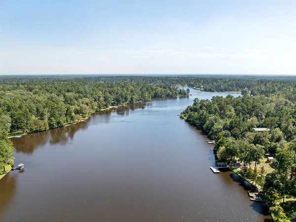 $332,999 | 565 Sherwood Forest Drive North, Ivanhoe, TX 75979