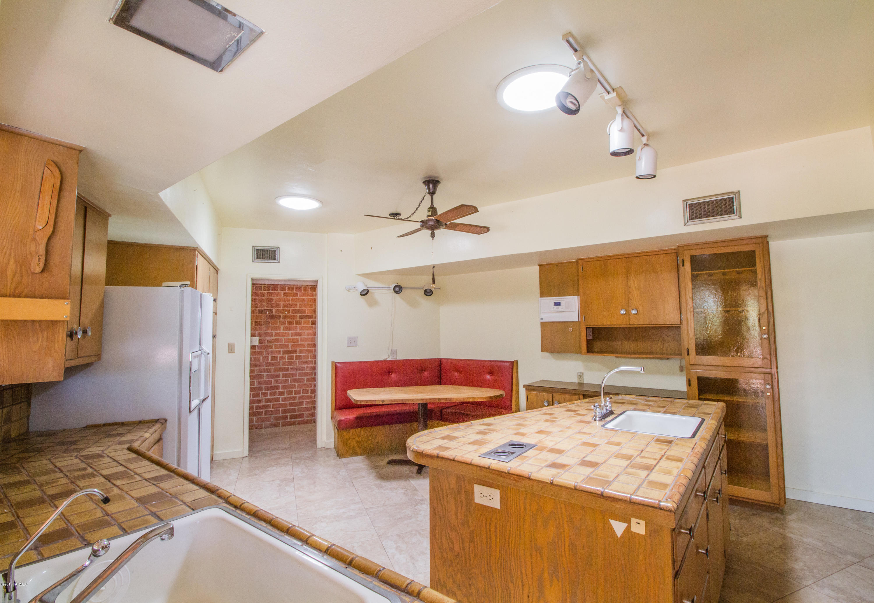 945 West Panorama Road Tucson, AZ 85704 - Photo 7 of 41 Gallery Image 7