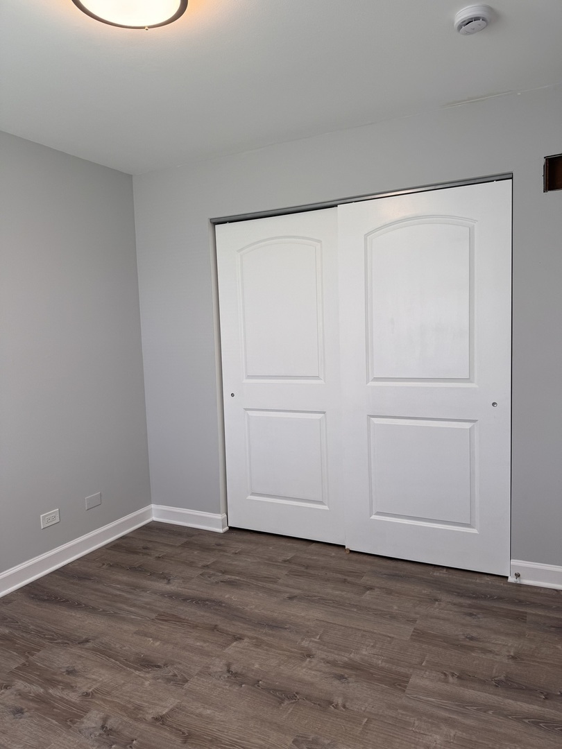 336 Lilac Lane, Unit H Elgin, IL 60123 - Photo 8 of 16 a view of an empty room