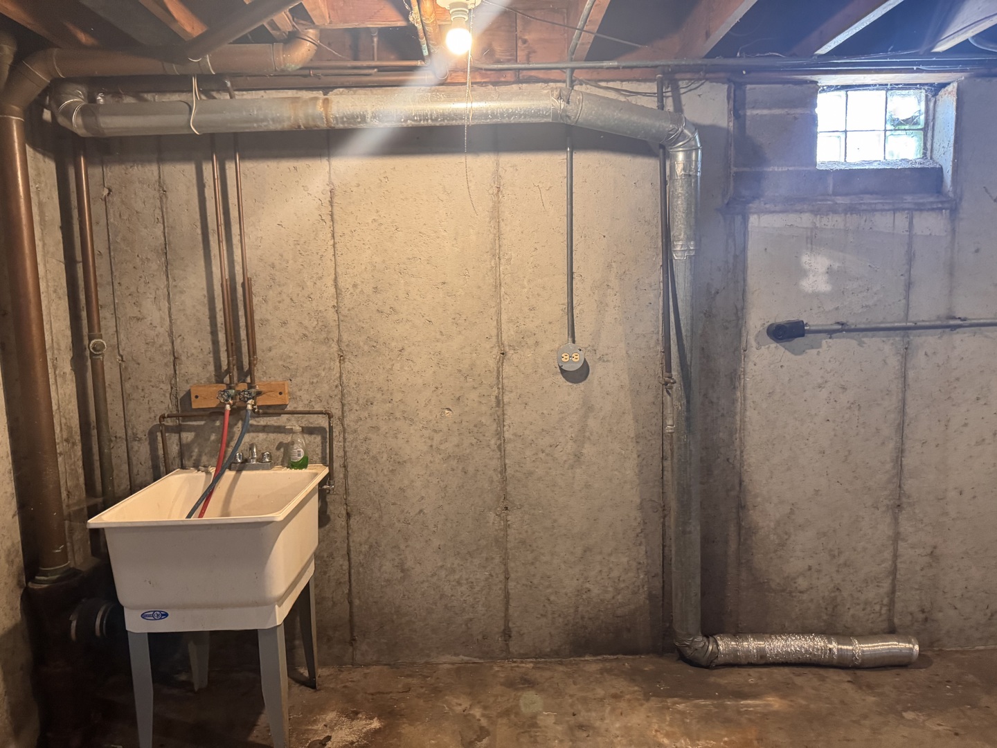 336 Lilac Lane, Unit H Elgin, IL 60123 - Photo 9 of 16 a bathroom with a sink and mirror