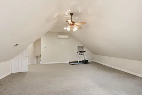 a view of a back yard